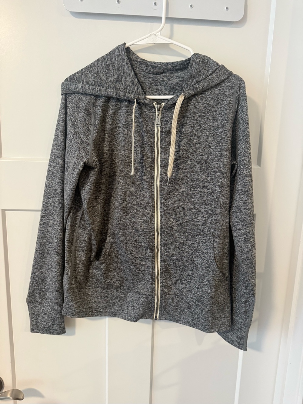 Vuori Women’s Zip-Up Hoodie  Jacket - Gray size small NWOT